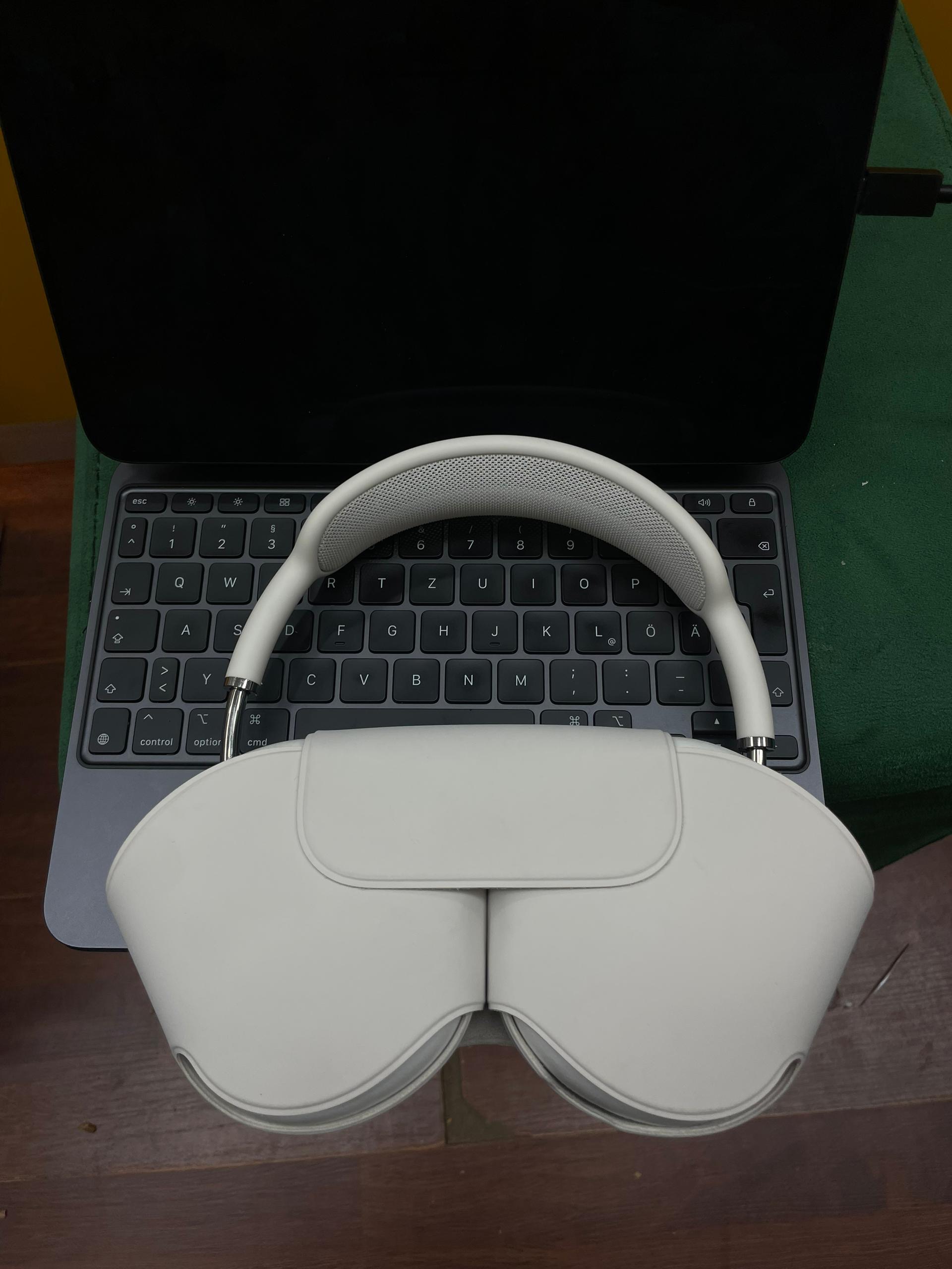 AirPods AirPod max 2nd gen